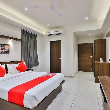 Oyo 16604 Hotel Sparsh Inn Ahmedabad Exterior photo