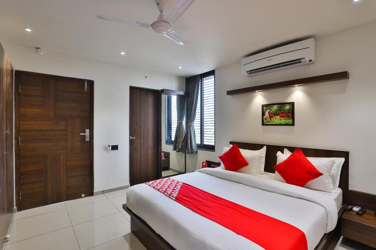 Oyo 16604 Hotel Sparsh Inn Ahmedabad Exterior photo