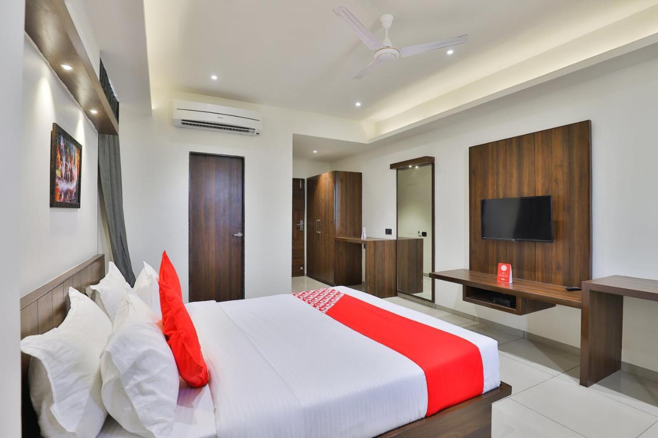 Oyo 16604 Hotel Sparsh Inn Ahmedabad Exterior photo
